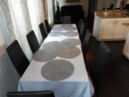 5-bedroom house in delightful Bastrop with fitness room, WiFi, AC