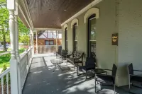 Comfort & Elegance in a Historic La Crosse, Wisconsin Mansion