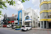 Sans Hotel la Vida Malang Hotels in Kedungkandang