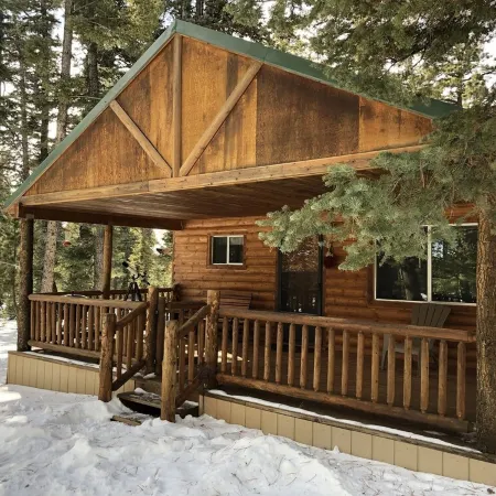 Cozy Cedar Mountain Cabin near lakes and National Parks