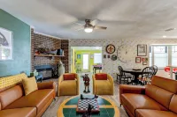 Happy Palette Home: Close to downtown+the lake! Fenced yard with outdoor dining