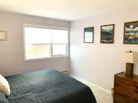 Year Round Green Mountain Escape - Ski - Swim - Tennis - Hike - Golf Отели рядом с достопримечательностью «Шугарбуш Резорт»