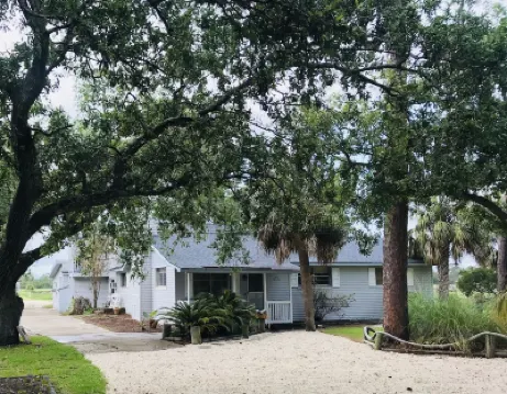 Private Waterfront Family Complex with Dock, Walk to Beach. Angler's Dream. Hotels in 