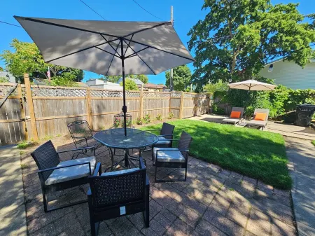 3-bedroom vacation home just a short walk to Lake Michigan Отели в г. Racine County