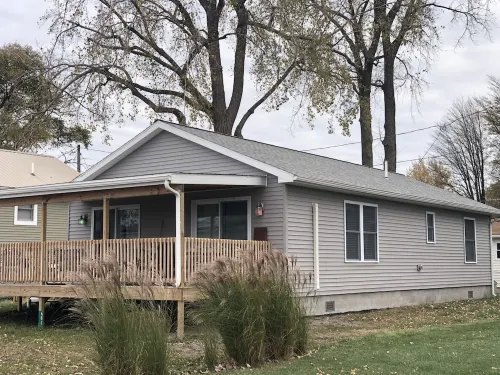 New! 30 seconds from couch to shore, covered front porch w/sunset water views.