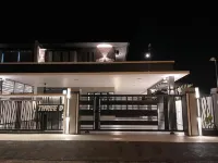 Grand Luxurious Home for Huge Groups-（Sleeps 26） Hotel di Sibu
