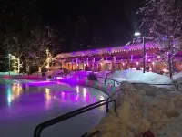 Enchanting Forest Views and Resort Amenities - Charming Nature Retreat Hôtels à : Comte de Deschutes