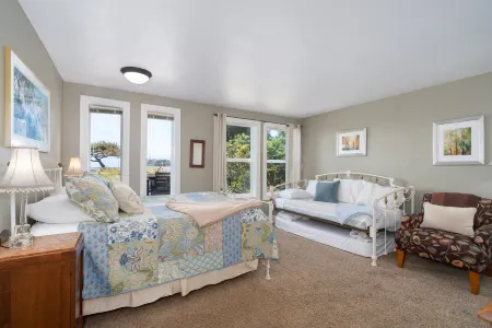 Spacious Layout and Breathtaking Views - Stunning Coastal Getaway