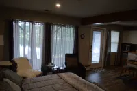 Serene Lakefront Retreat - Dock, Kayak, Fishing, Fireplace