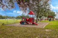 Luxury Cottage Near Legoland & Chain of Lakes Hotels in Lake Hamilton