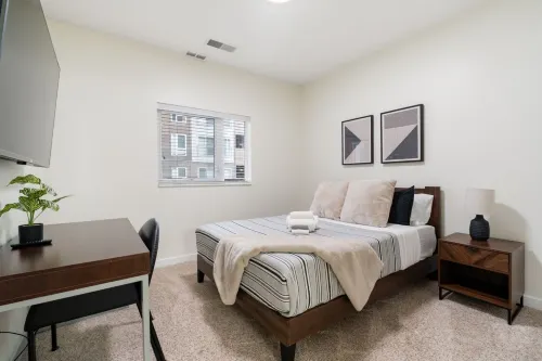Stylish Space with Pool and Spa Amenities - Luxurious Oasis