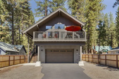 Charming Retreat with Spacious Outdoor Living - Cozy Mountain Cabin