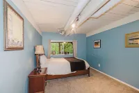 Hot Tub / Home Theater / Private Acre / Walk to Beach / Family and Dog Friendly