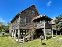 Screened Porch and Outdoor Shower - Charming Family Retreat Hotel a Ocracoke