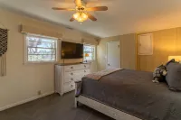 Sky Laurel Cottage - parking