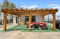 Penthouse, Free Parking, Pool Table, Private Balcony