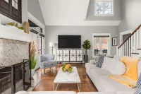 Nature Retreat with Fire Pit and Game Room - Luxurious Escape Các khách sạn ở Pegram