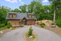 Luxury Log Cabin with Hot Tub and Scenic Views - Stunning Mountain Retreat