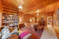 Charming Cabin with Spa and Amazing Pine Views - Inviting Getaway