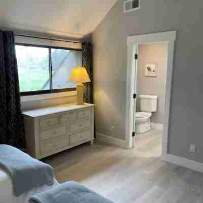 Perfect for Golfer's, P-baller's and Beach Goer's! Rooms