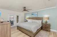 Heated Pool and Spectacular Water Views - Stunning Modern Oasis 케이프코럴 스포츠 콤플렉스 주변 호텔