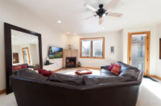 Scenic Views and Convenient Trolley Access - Elegant Retreat