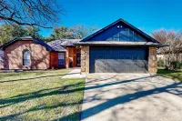 Nathan’s Haven Retreat - Unit 8: Azle Tranquil Escape Hotels near Ranchview Village Shopping Center