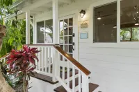 Charming Cottage with Pool and Tropical Garden - Delightful Oasis 카일루아 호텔