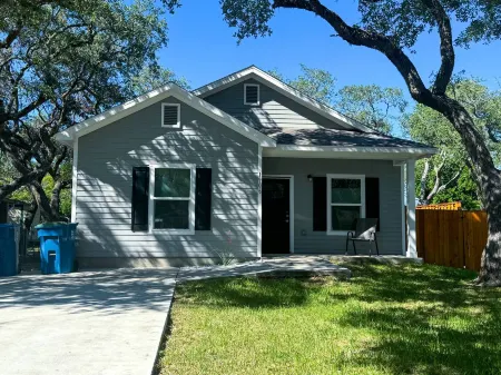 Charming Coastal Retreat and Relaxing Vibes - Delightful Escape