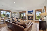 Ski-in Ski-Out Access and Chef's Kitchen - Stunning Mountain Retreat Hotels near Canyons Village at Park City