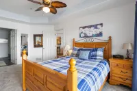 Breathtaking Lake Views and Communal Pool Access - Stunning Oasis