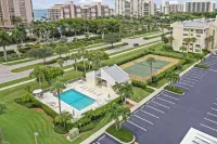 Tropical Garden and Heated Pool - Charming Coastal Escape