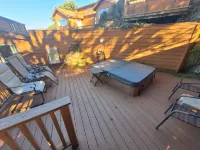 Spacious Decks and Relaxing Jacuzzi - Charming Ocean Retreat Hotels in Smith River