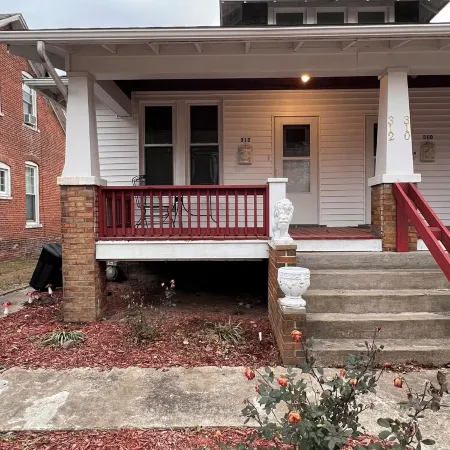 Charming 2-bedroom apartment in beautiful Belleville with WiFi
