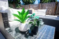 Luxury Hot Tub, Outdoor Fire Pit, Newly remodeled, Close to I-5, Walk to River