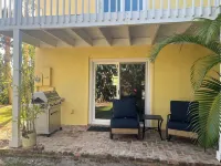 Spacious Oceanview located directly across from beach access - remodeled WIFI