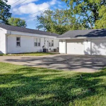 Beautiful 2-bedroom house with AC and fast WiFi in Belleville