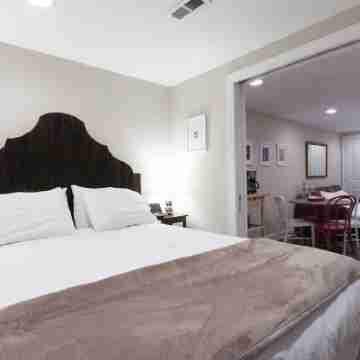 Charming H St Oasis close to Capitol and museums Rooms