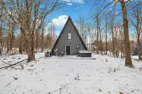 Cozy Modern A-Frame with Hot tub, Fireplace, soak tub & Games