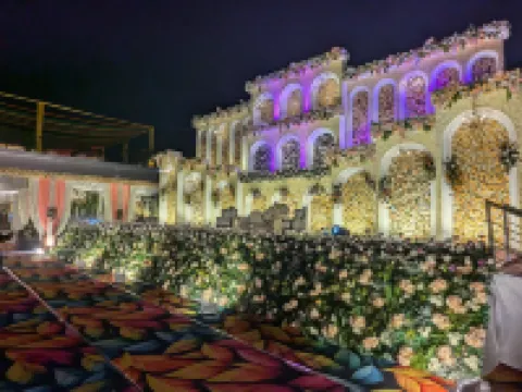 Vatika Premier Hotel パトナのホテル