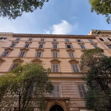Roman Holiday Suites Отели рядом с достопримечательностью «Базилика Санта-Парасседе»
