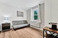 The Blue Anchor at Houghton Lake Hotels in Markey Township