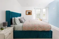 Lovely Seaside Villa & Gardens 40 Metres to Beach
