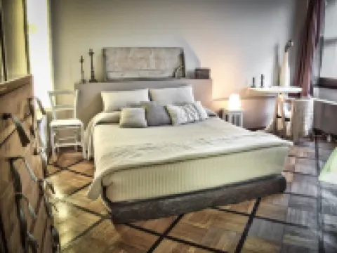 米蘭中心床+藝術旅館