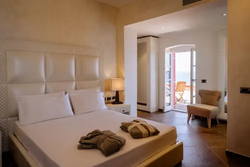Resort Faro di Punta Fenaio Hotels in Giglio Porto