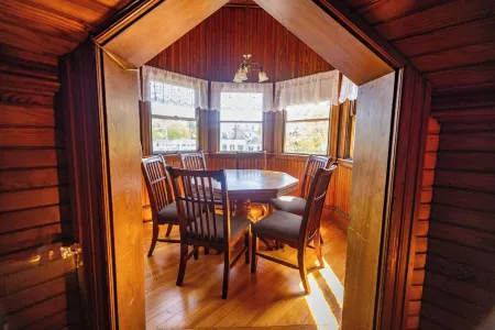 The Gregory House in Southern Maine close to many beaches & popular destinations