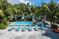 Le Nautique Luxury Beachfront Apartments - Pools