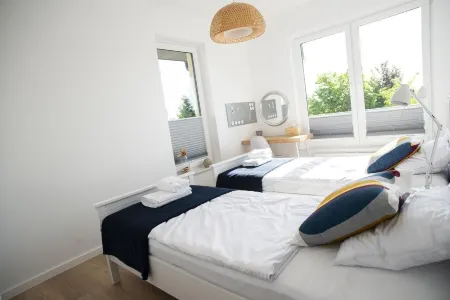 Marina I Dom Rodzinny - Basen ZEWNĘTRZNY, Kort Tenisowy, SIŁOWNIA, Plac Zabaw, Boisko - 365Pam