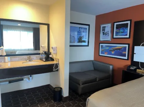 Oregon Trail Inn and Suites