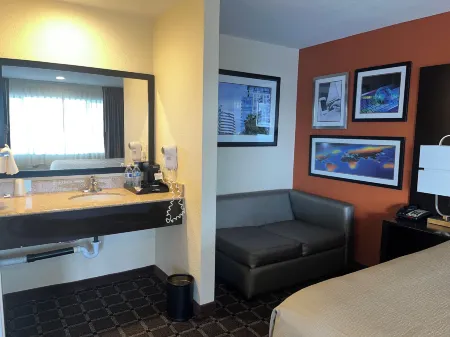 Oregon Trail Inn and Suites